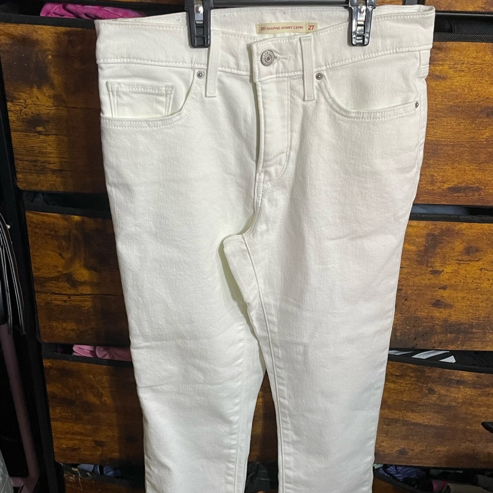 Levi's Women's Off-White Straight Leg Jeans Capri